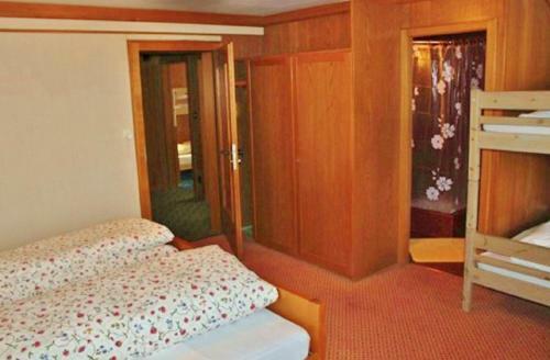 Bed & Breakfast Heidi-guesthouse-amden