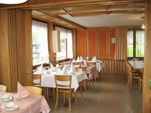 Bed & Breakfast Heidi-guesthouse-amden