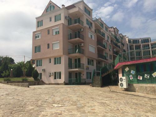 Trigor City Apartment