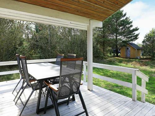 Three-bedroom Holiday Home In �lb�k 37