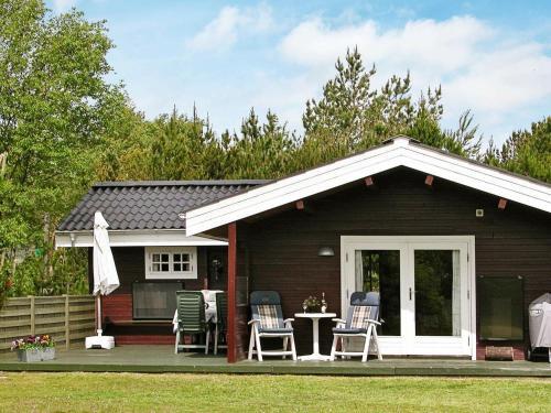 Three-bedroom Holiday Home In �lb�k 48