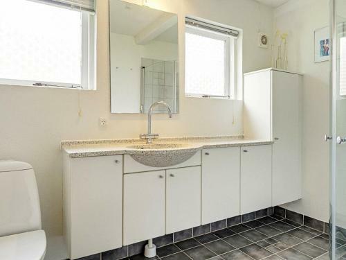 Three-bedroom Holiday Home In Nex� 35