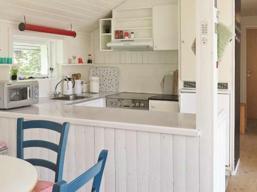 Three-bedroom Holiday Home In Nex� 5