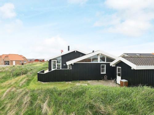 Three-bedroom Holiday Home In Blokhus 1