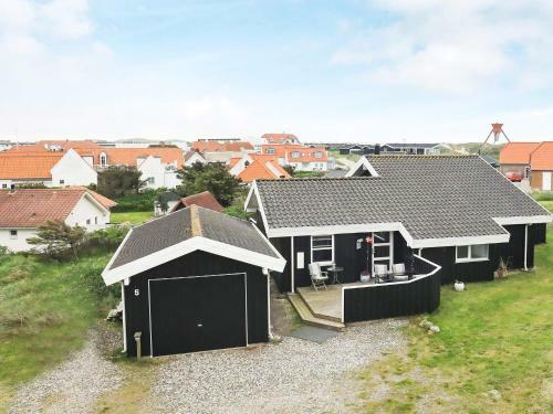 Three-bedroom Holiday Home In Blokhus 1