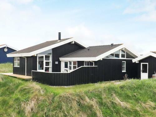 Three-bedroom Holiday Home In Blokhus 1