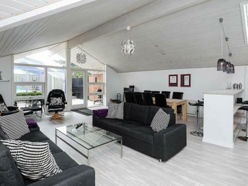 Three-bedroom Holiday Home In Blokhus 17