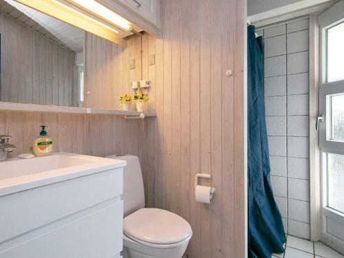 Three-bedroom Holiday Home In L�kken 60