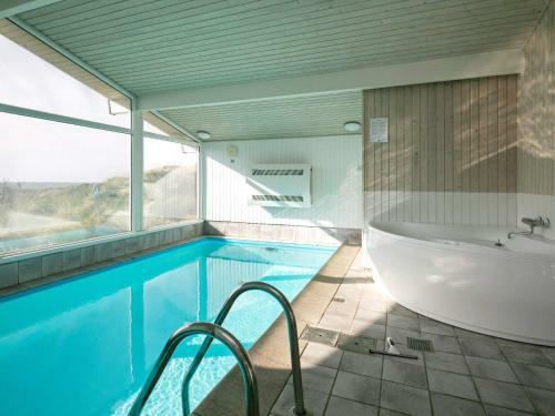 Three-bedroom Holiday Home In L�kken 60