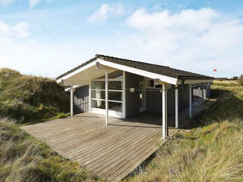 Three-bedroom Holiday Home In L�kken 60