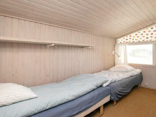 Three-bedroom Holiday Home In L�kken 60