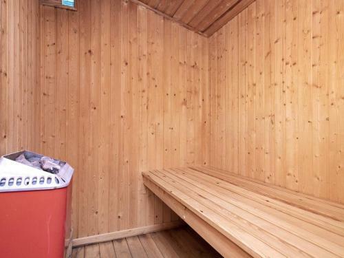 Three-bedroom Holiday Home In L�kken 60