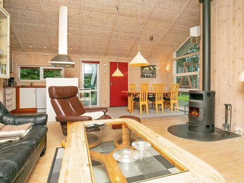 Three-bedroom Holiday Home In Hals 3