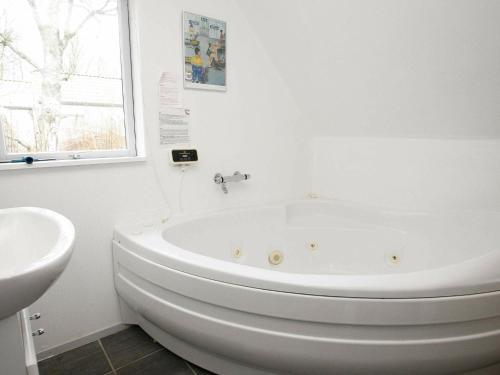 Four-bedroom Holiday Home In Hals 12