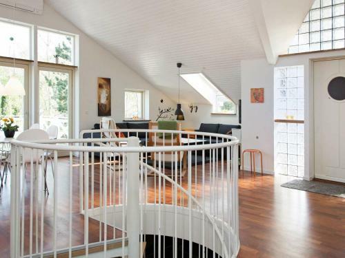 Three-bedroom Holiday Home In Tik�b