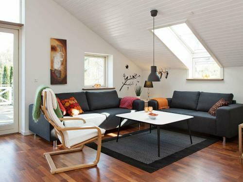 Three-bedroom Holiday Home In Tik�b