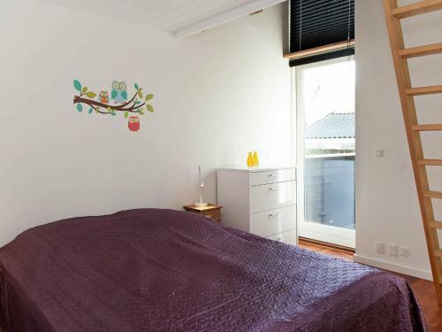Three-bedroom Holiday Home In Tik�b