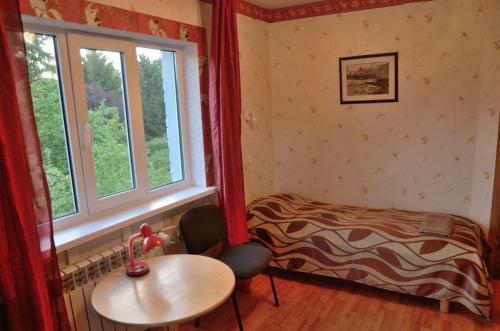 Hostal Oti Guesthouse