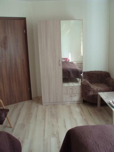 Hostal Oti Guesthouse