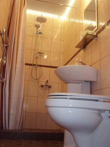 Hostal Oti Guesthouse