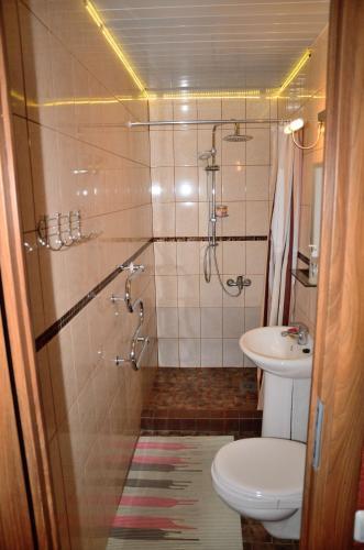 Hostal Oti Guesthouse
