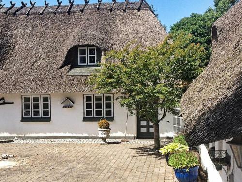 Five-bedroom Holiday Home In Juelsminde 3