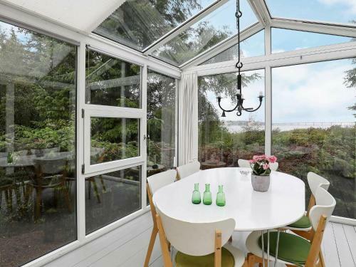Three-bedroom Holiday Home In Roslev 4