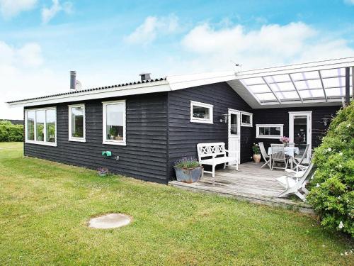 Three-bedroom Holiday Home In L�kken 77