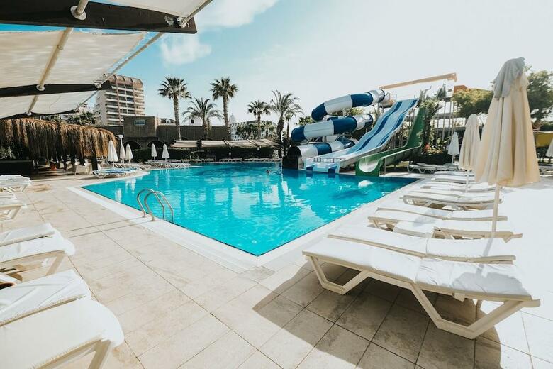 Hotel Saturn Palace Resort