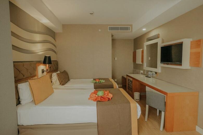 Hotel Saturn Palace Resort