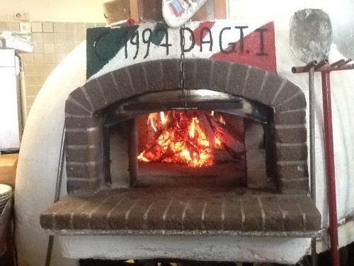 Hostal Guest House Pizzeria Pazza Da Gianni
