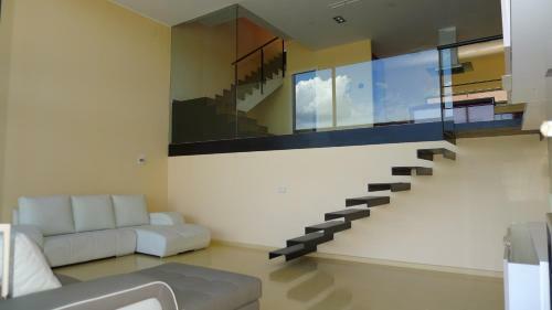 Gran Casa Con Piscina En Abrera