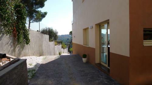 Gran Casa Con Piscina En Abrera