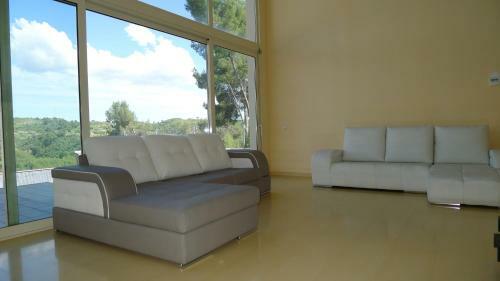 Gran Casa Con Piscina En Abrera