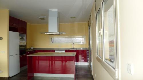 Gran Casa Con Piscina En Abrera