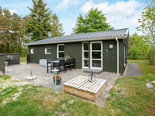 Three-bedroom Holiday Home In S�by 5