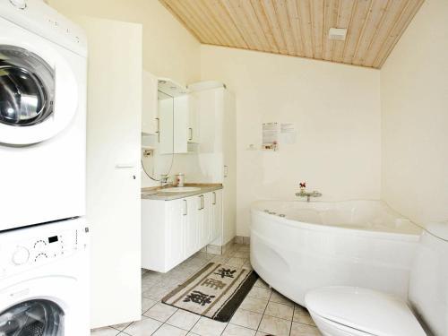 Three-bedroom Holiday Home In Hadsund 5
