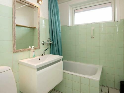 Three-bedroom Holiday Home In R�m� 26
