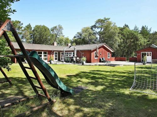 Three-bedroom Holiday Home In �lb�k 3