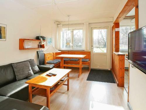 Two-bedroom Holiday Home In Svaneke 4