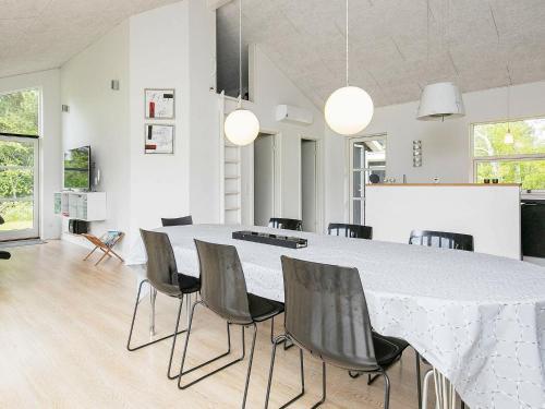 Three-bedroom Holiday Home In L�gst�r 6