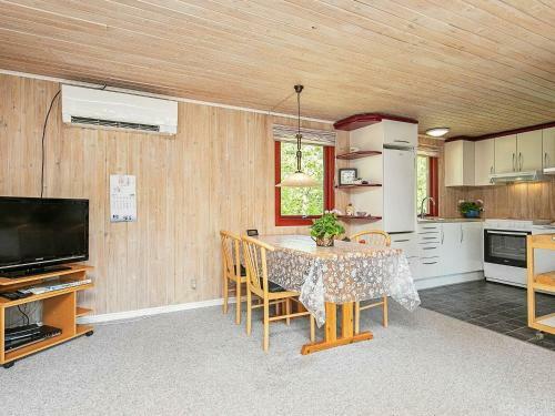 Three-bedroom Holiday Home In L�gst�r 11