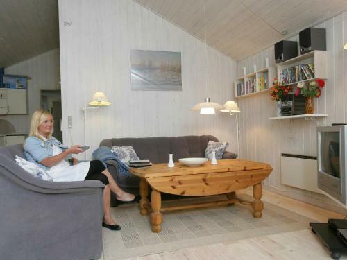 Three-bedroom Holiday Home In Nex� 10