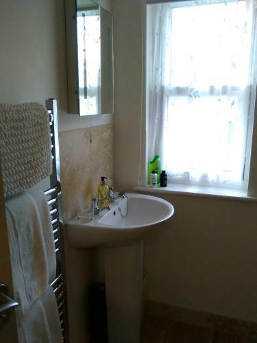 Bed & Breakfast Tirah Guest House