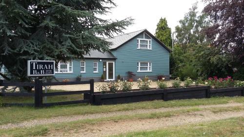 Bed & Breakfast Tirah Guest House