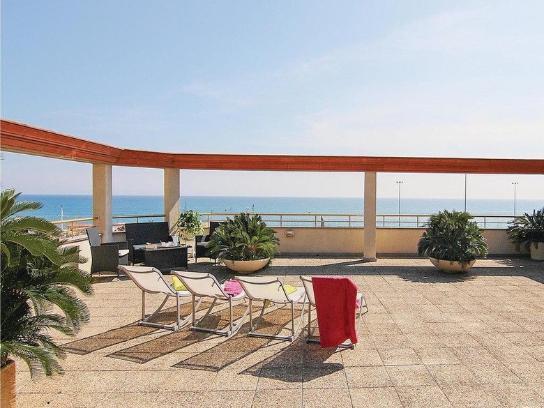 Two-bedroom Apartment Calella 0 03