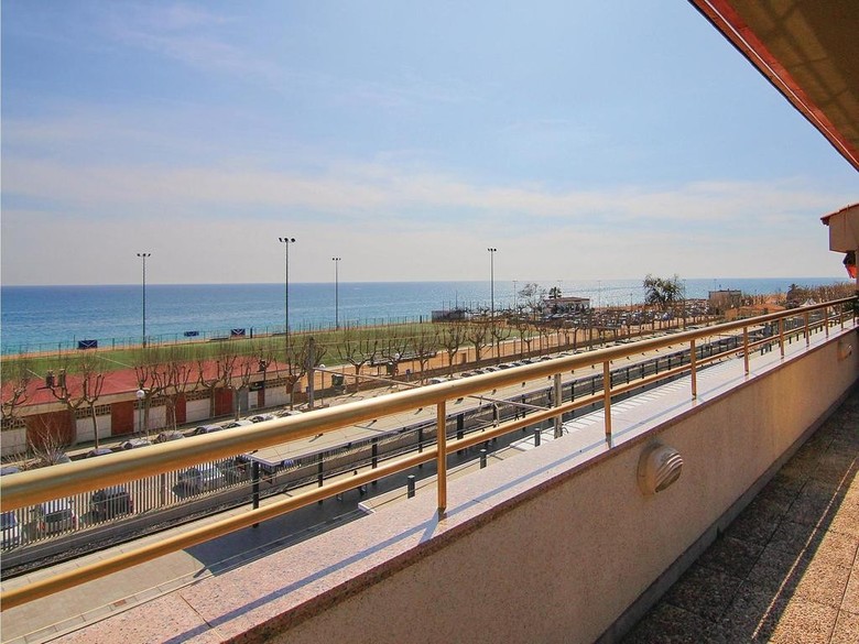 Two-bedroom Apartment Calella 0 03