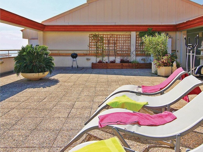 Two-bedroom Apartment Calella 0 03