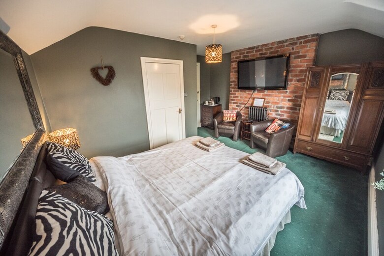 Bed & Breakfast Compton Guest House