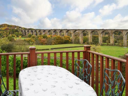 Canalside Cottage